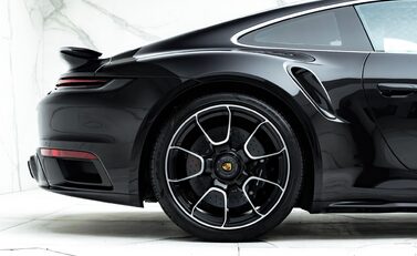 Porsche 911 Turbo S (992) 37