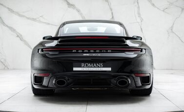 Porsche 911 Turbo S (992) 8