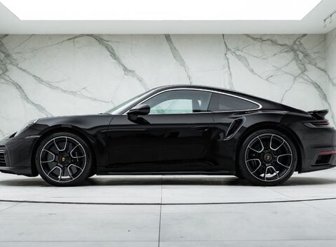Porsche 911 Turbo S (992) 5