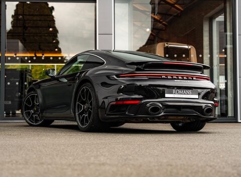 Porsche 911 Turbo S (992) 4
