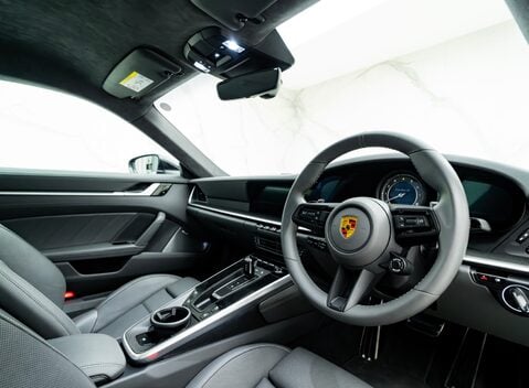 Porsche 911 Turbo S (992) 13