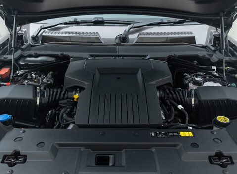 Land Rover Defender 110 OCTA 39