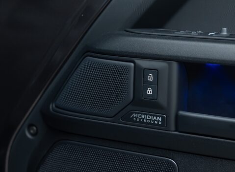 Land Rover Defender 110 OCTA 28