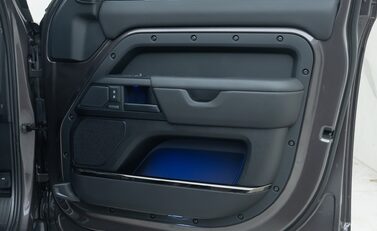 Land Rover Defender 110 OCTA 27