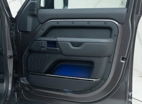 Land Rover Defender 110 OCTA 27