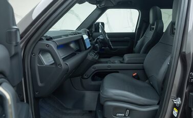 Land Rover Defender 110 OCTA 19