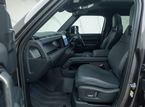 Land Rover Defender 110 OCTA 19