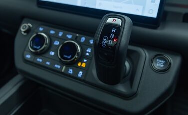 Land Rover Defender 110 OCTA 25