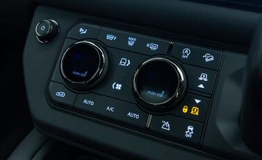 Land Rover Defender 110 OCTA 24