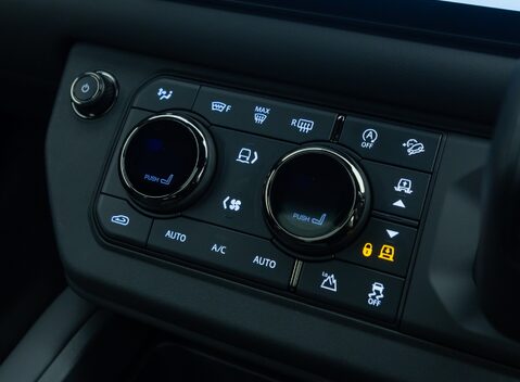 Land Rover Defender 110 OCTA 24