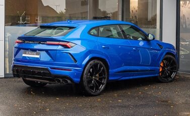 Lamborghini Urus 4
