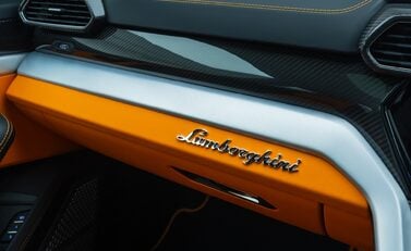 Lamborghini Urus 24