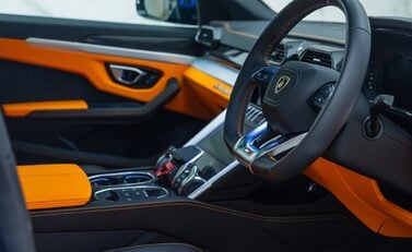Lamborghini Urus 13
