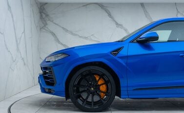 Lamborghini Urus 35