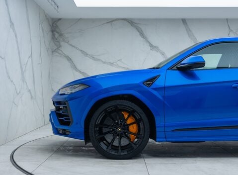 Lamborghini Urus 35