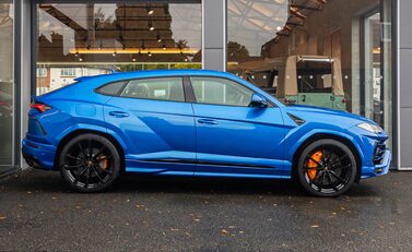 Lamborghini Urus 3