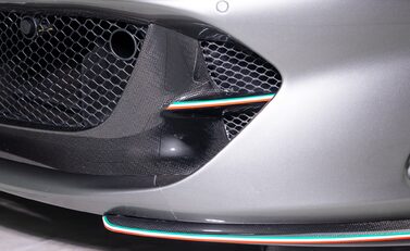 Ferrari 812 Superfast 32