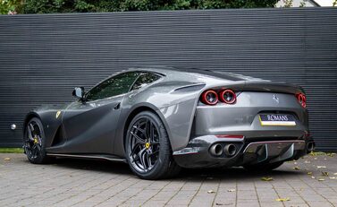 Ferrari 812 Superfast 5