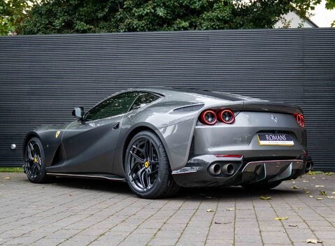 Ferrari 812 Superfast 5