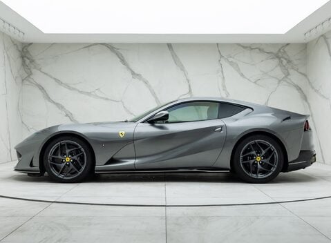 Ferrari 812 Superfast 6