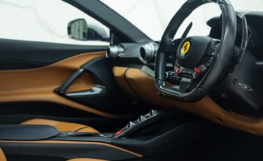 Ferrari 812 Superfast 14