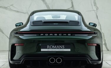 Porsche 911 GT3 TOURING (992.2) 8