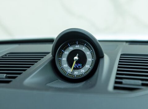 Porsche 911 GT3 TOURING (992.2) 23