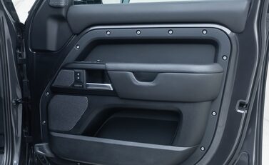 Land Rover Defender 110 V8 P525 30