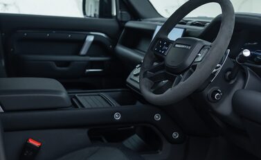 Land Rover Defender 110 V8 P525 13