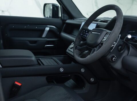 Land Rover Defender 110 V8 P525 13
