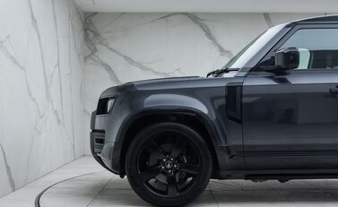 Land Rover Defender 110 V8 P525 38