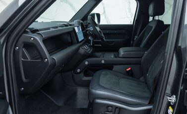 Land Rover Defender 110 V8 P525 19