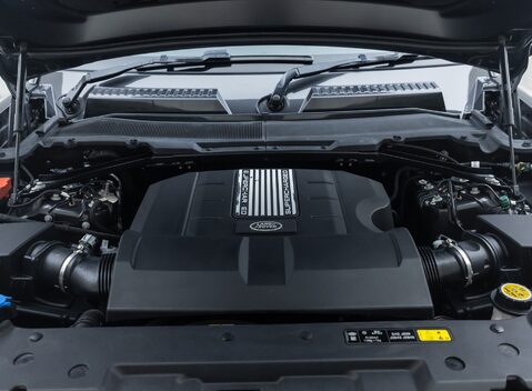 Land Rover Defender 110 V8 P525 40