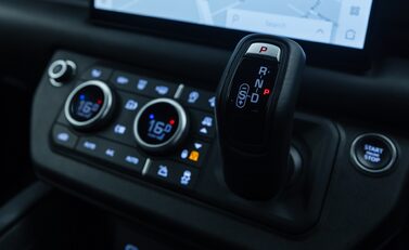 Land Rover Defender 110 V8 P525 26