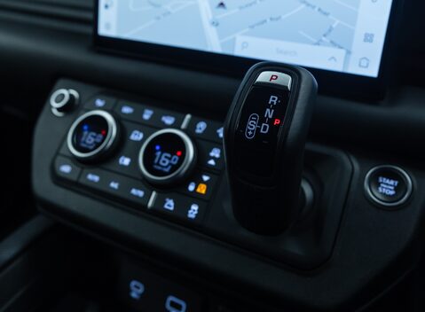 Land Rover Defender 110 V8 P525 26