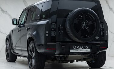 Land Rover Defender 110 V8 P525 10