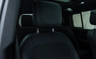 Land Rover Defender 110 V8 P525 15