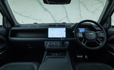 Land Rover Defender 110 V8 P525 21