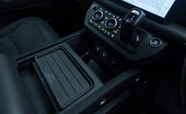 Land Rover Defender 110 V8 P525 28