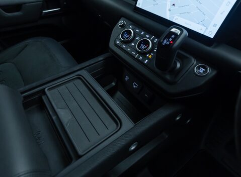 Land Rover Defender 110 V8 P525 28