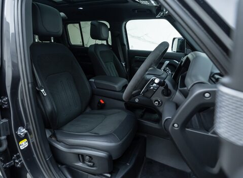 Land Rover Defender 110 V8 P525 14