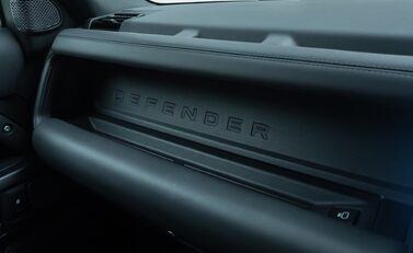 Land Rover Defender 110 V8 P525 24