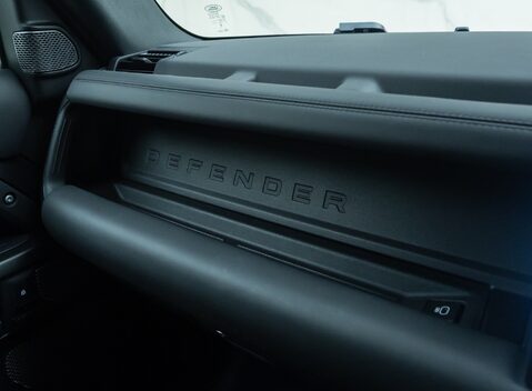 Land Rover Defender 110 V8 P525 24