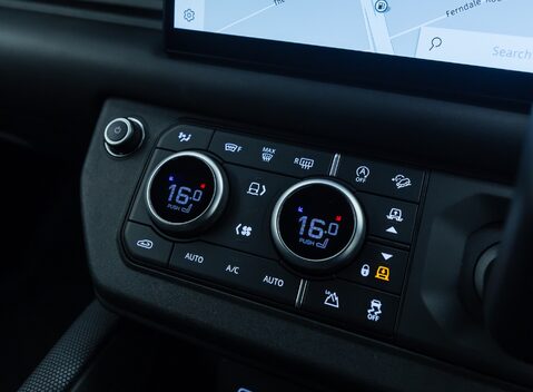 Land Rover Defender 110 V8 P525 25