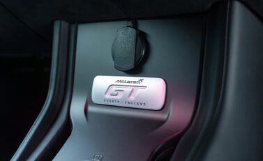 McLaren GT 20