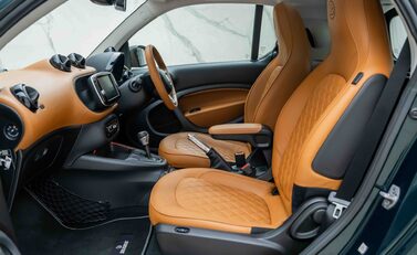 Smart Fortwo Coupe RACING GREEN EDITION 18