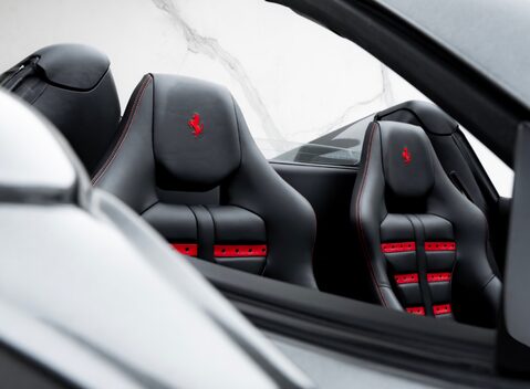 Ferrari 488 SPIDER 36