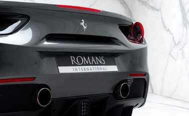 Ferrari 488 SPIDER 39