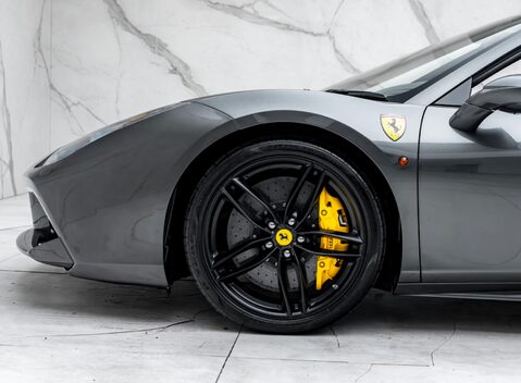 Ferrari 488 SPIDER 32