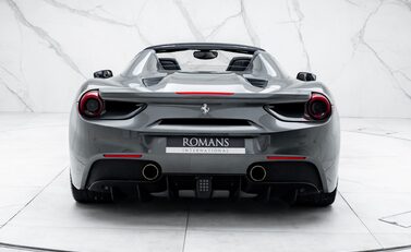 Ferrari 488 SPIDER 11